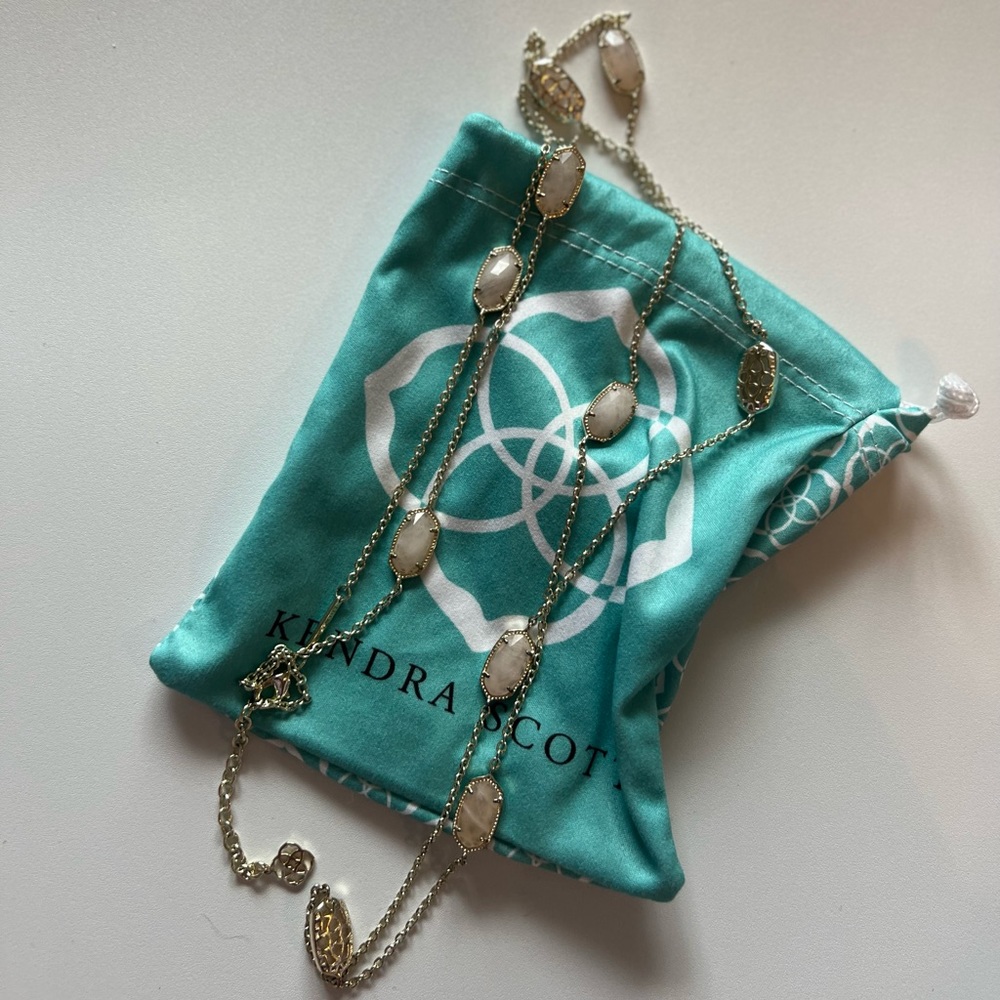 Kendra Scott necklace